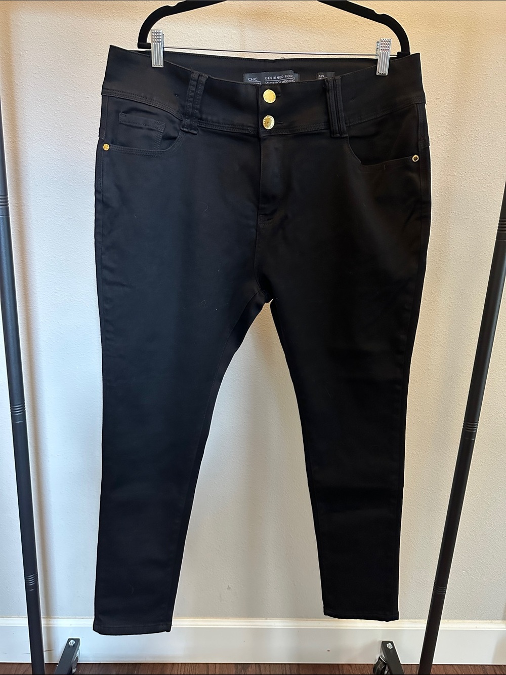 Chic Denim Black High-Rise Skinny Jeans with Gold Hardware